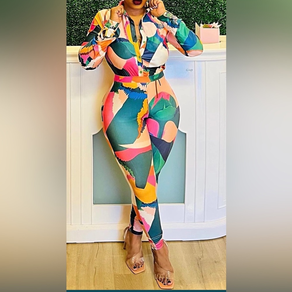 Two piece multicolored set very stretchy size Large